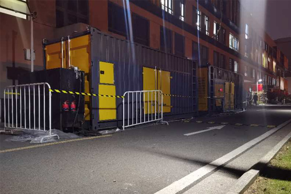 普陀柴油发电机组的输出电压是如何调节的？